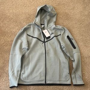 NIKE TECH FLEECE — BRAND NEW